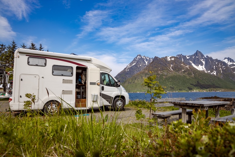 Husbil vid en strand